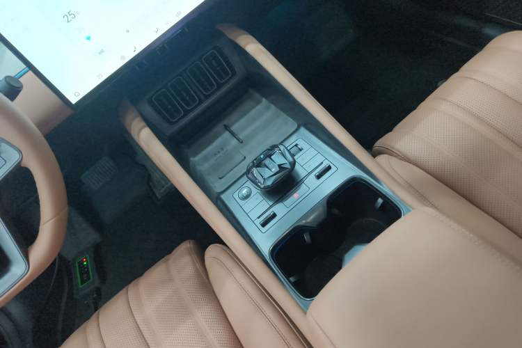 Used BYD Song L EV 2025 Intelligent Driving Version 662 km LiDAR Excellence Edition Gear Lever