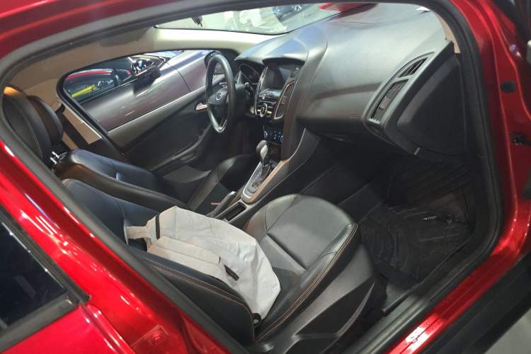 Used Ford Focus 2018 Hatchback Classic 1.6L Automatic Comfort Plus SmartDrive Edition Right Front Seat