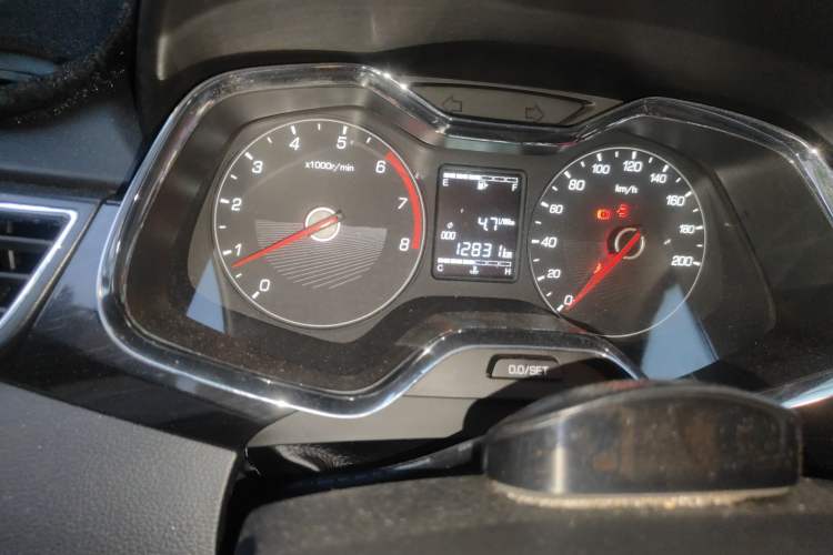 Used Baojun 310 2016 1.2L Manual Luxury Model Odometer Close Up