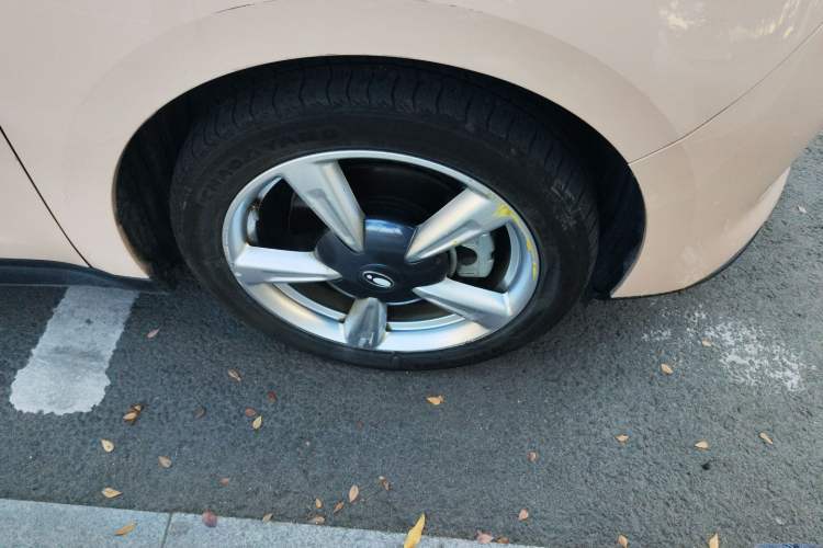 Used ORA Good Cat 2023 401 km Standard Range Prestige Version Lithium Iron Phosphate Right Front Wheel Hub