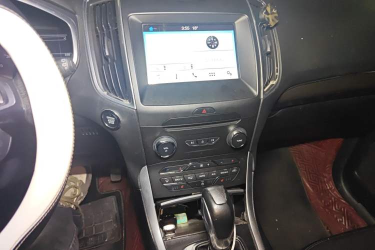 Used Ford Edge 2016 EcoBoost 245 Two-Wheel-Drive Titanium 7-Seater
