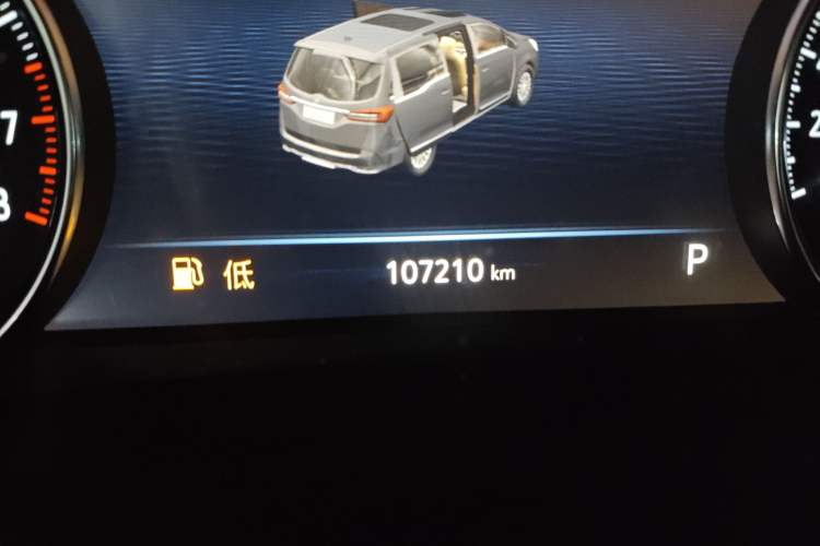 Used Buick GL8 2022 Land Cruiser Executive Class 652T Comfort Model Odometer Close Up