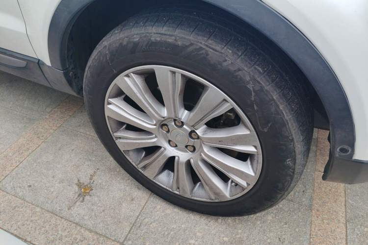 Used Land Rover Range Evoque 2018 240 PS SE Smart Brilliance Edition Right Front Wheel Hub