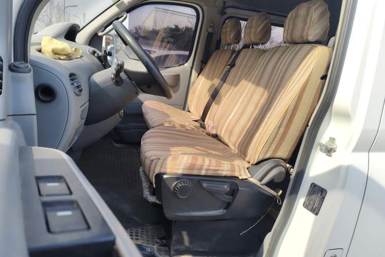 Used SAIC MAXUS Xintu V80 2019 2.0T Plus AMT Aoyuntong Short Wheelbase Ultra-Low Roof 5/6-Seater