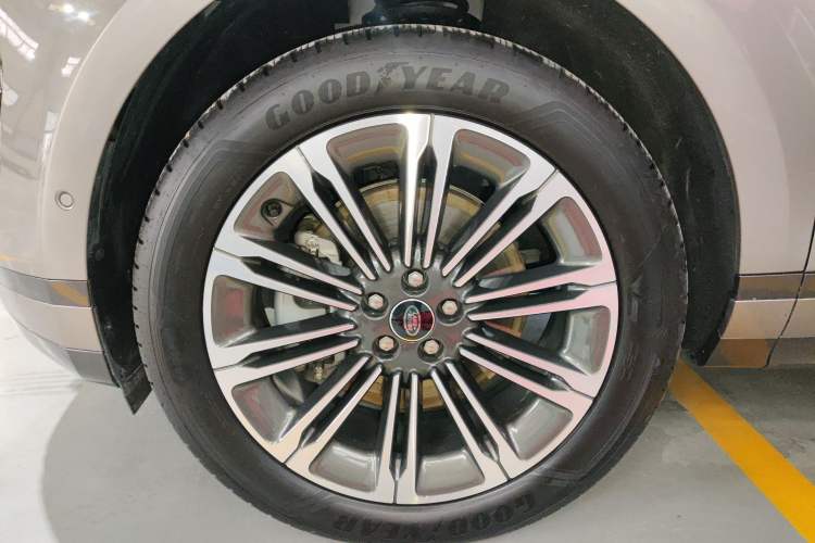Used Land Rover Range Evoque 2024 Aurora L 249 PS Glowing Limited Edition Left Front Wheel Hub