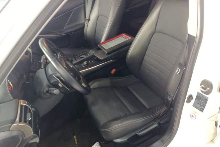 Used Lexus IS 2015 200T Leading Edition
