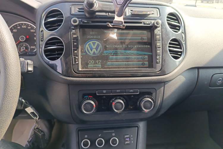 Used Volkswagen Tiguan 2013 1.8TSI Automatic Two-Wheel Drive Trend Edition Audio And AC Panel