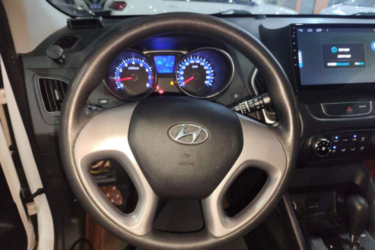 Used Hyundai ix35 2015 2.0L Automatic 2WD Comfort Edition China V Standard Steering Wheel