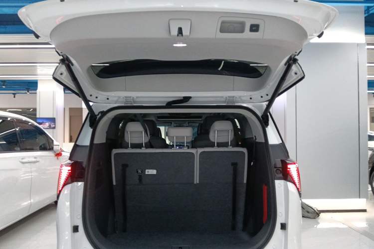Used Buick GL8 2025 Lu Zun Smart Enjoyment Edition Trunk