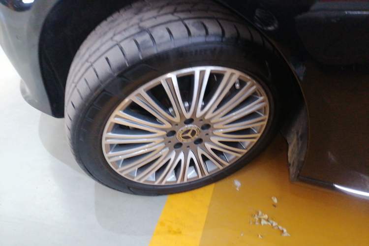 Used Mercedes-Benz E-Class 2020 Facelift E 300 L Stylish Edition Left Front Wheel Hub