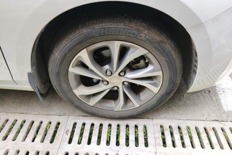 Used Buick Verano 2023 Pro Enjoyment Edition Right Front Wheel Hub