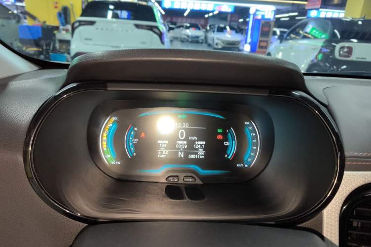 Used Chery QQ Little Ant 2022 Revised Version Sweet Pink Edition Half-Sugar Version Lithium Iron Phosphate 30.7 kWh 30 kW 301 km Instrument Cluster