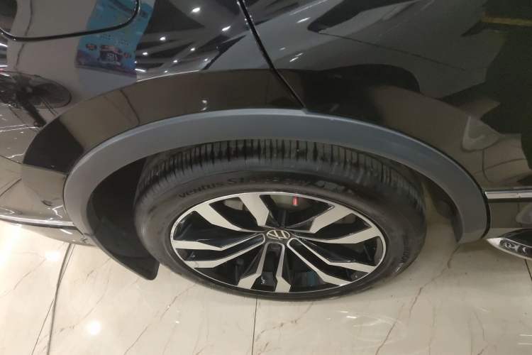 Used Volkswagen Tiguan L 2021 330TSI Automatic Two-Wheel Drive R-Line Flagship Edition
