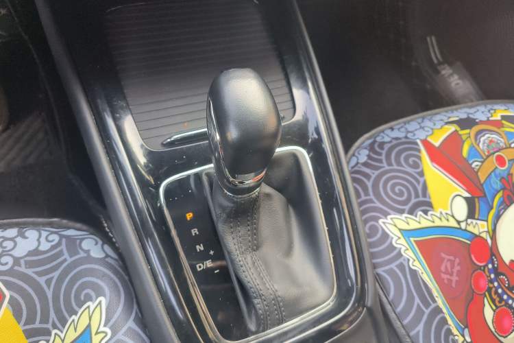 Used Roewe i5 2020 1.5L Automatic 4G Connect Luxury Flagship Edition Gear Lever