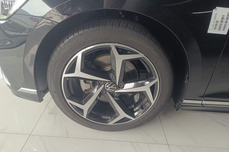 Used Volkswagen Magotan 2023 2 Million Units Limited Edition 330TSI DSG Leading Version Left Front Wheel Hub