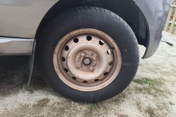 Used Jinbei New Hiace X30L 2016 1.5L Wealth Edition Van DLCG14 Right Front Wheel Hub