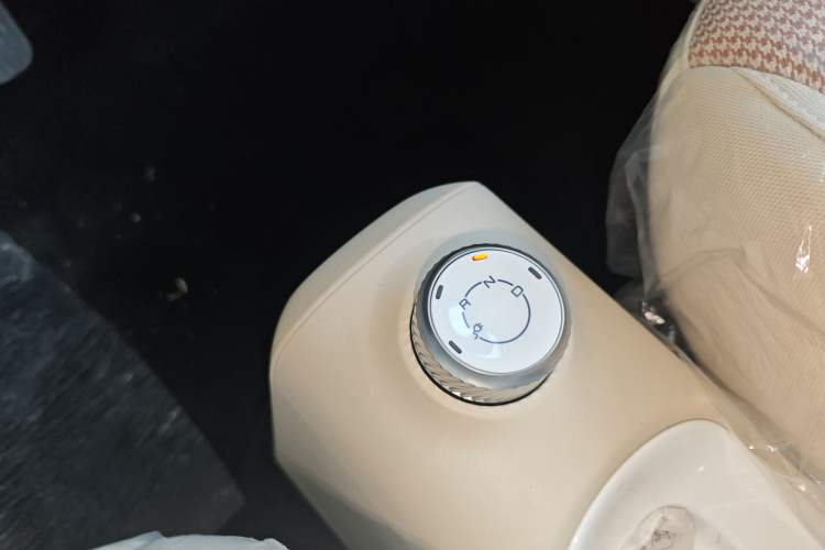 Used Wuling Hongguang MINIEV 2024 3rd Generation 215km Youth Edition Gear Lever