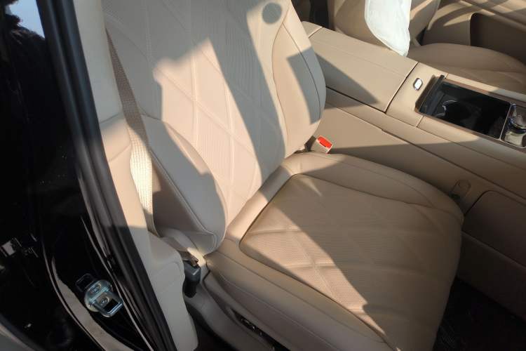 Used Hima AITO M9 2025 Extended-Range Ultra Version 52 kWh 6-Seater
