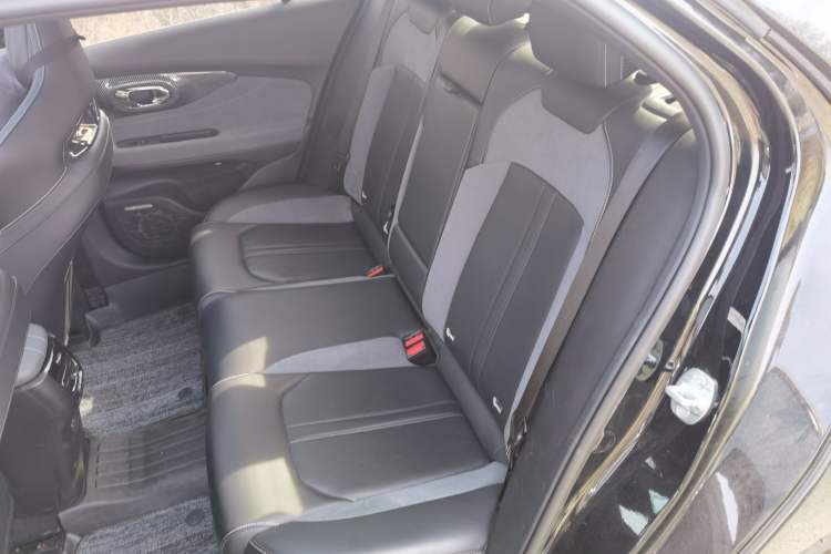 Used GAC Trumpchi EMPOW 2023 400T Automatic R MAX Left Rear Seat