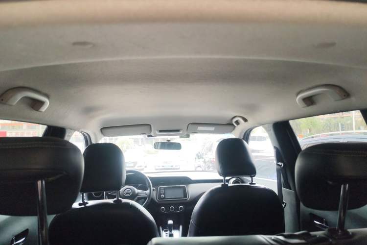 Used Nissan Kicks 2019 1.5L CVT Cool Enjoy Edition Headliner