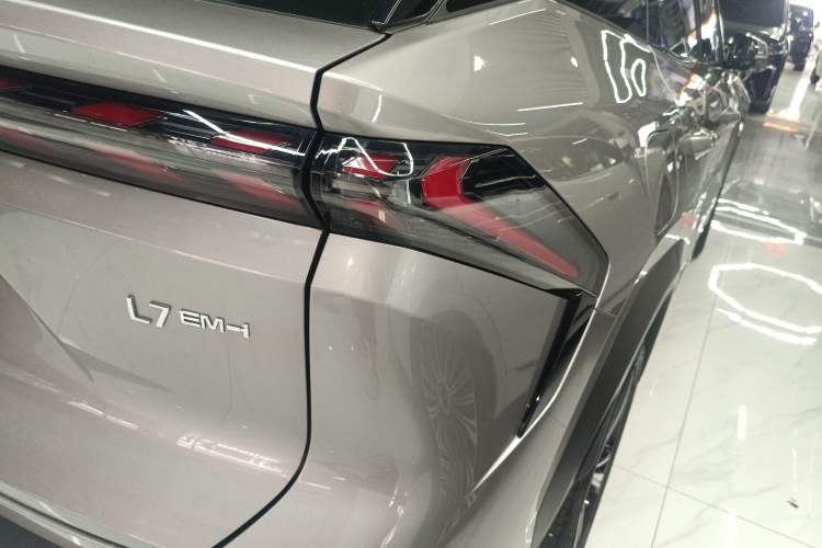 Used Geely Galaxy L7 2025 EM-i 115km Exploration Edition Right Rear Taillight