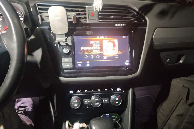 Used Volkswagen Tiguan L 2018 Facelift 330TSI Automatic Two-Wheel Drive Luxury Edition Audio And AC Panel