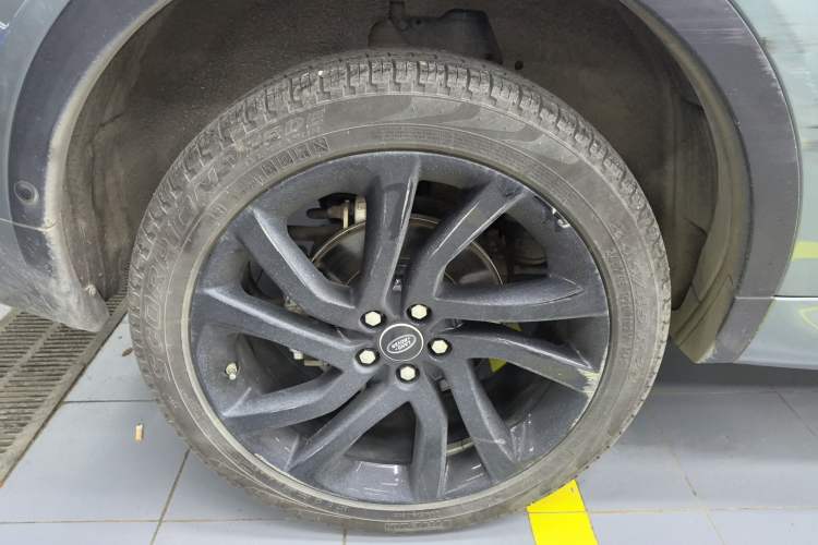 Used Land Rover Discovery Sport 2019 240 PS SE Dynamic Version China VI Standard Right Rear Wheel Hub