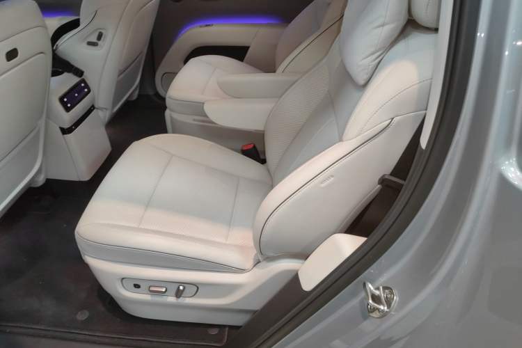 Used Li Auto i8 2025 Model Standard Version
