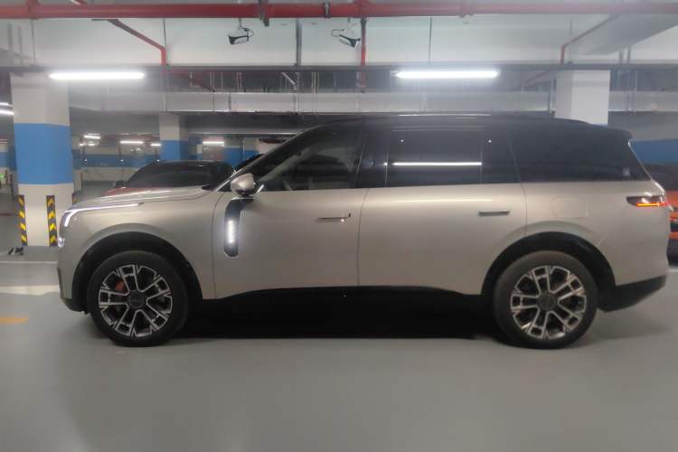 Used Lynk & Co 900 2025 2.0T Ultra Left Side