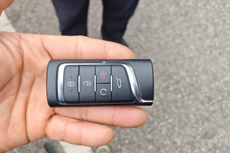 Used GAC Trumpchi GS8 2017 320T Two-Wheel Drive Luxury Smart Connectivity Version (7 Seats)
