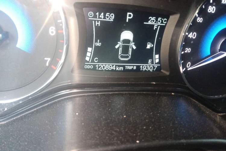 Used Dongfeng Fengon 580 2017 1.5T CVT Comfort Model Odometer Close Up