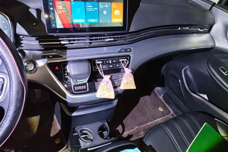 Used Roewe iMAX8 2022 400TGI Flagship Edition Audio And AC Panel