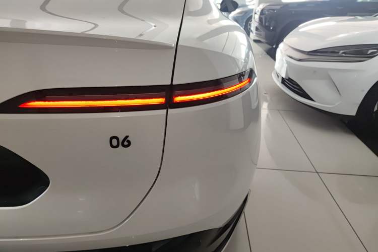 Used Avatr 06 2025 Ultra Pure Electric Edition Exterior 3