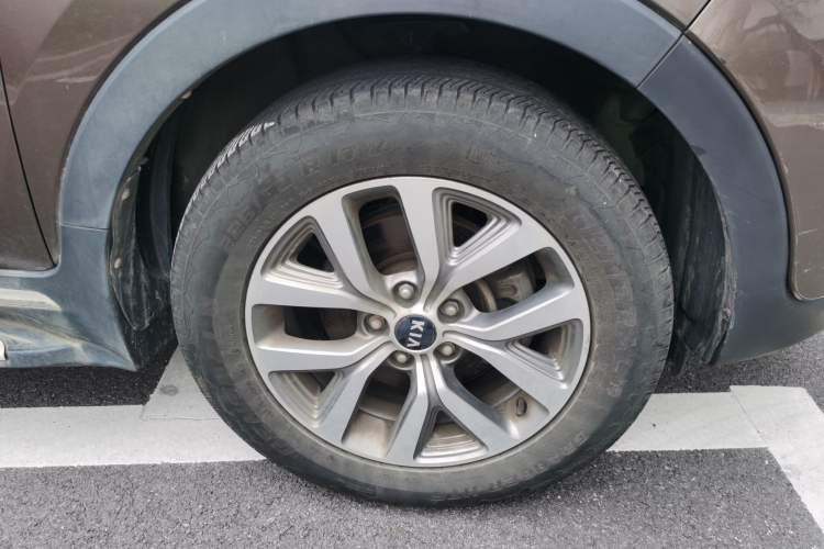 Used Kia Sportage R 2015 2.0L Automatic Two-Wheel Drive GLS Right Front Wheel Hub