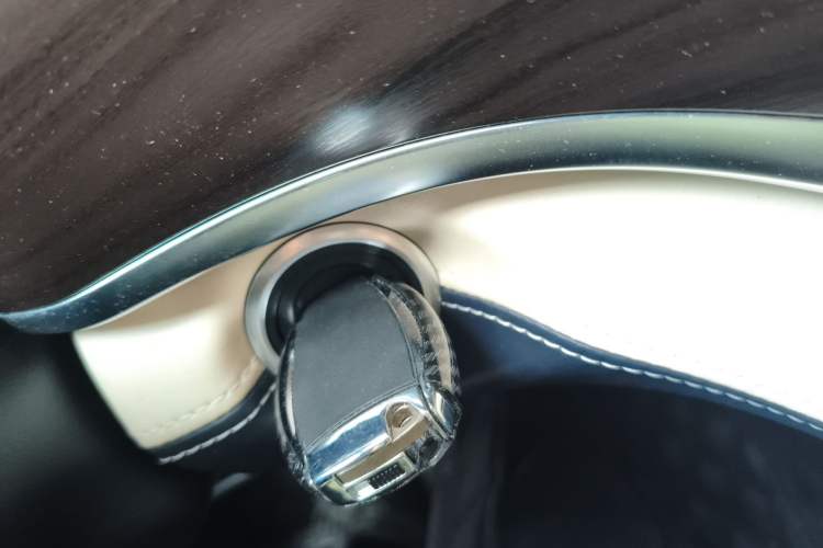 Used Mercedes-Benz V-Class 2020 V 260 Avantgarde Edition Vehicle Key