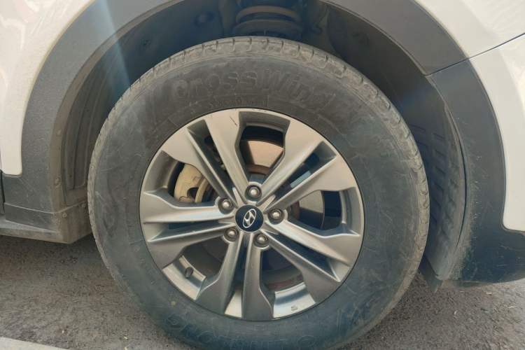 Used Hyundai Santa Fe 2013 Revised Version 2.4L Automatic All-Wheel Drive Smart Type
