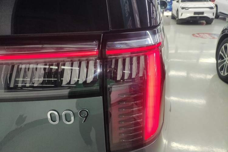 Used Zeekr 009 2024 Six-Seat Executive Version 4WD 108 kWh Right Rear Taillight