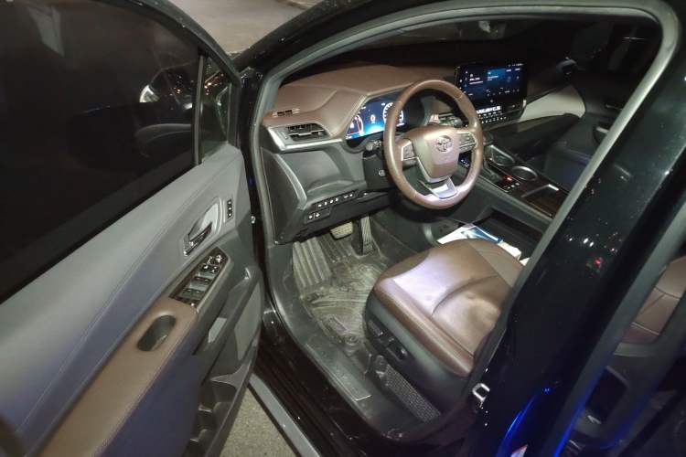 Used Toyota Granvia 2023 2.5L Hybrid Flagship VIP Edition Driver Seat