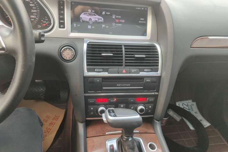 Used Audi Q7  Audio And AC Panel