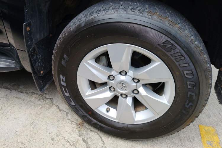 Used Toyota Prado 2022 2.7L Gasoline TX Trim Aluminum Wheels Low-Roof Configuration Base Version – Middle East Right Front Wheel Hub