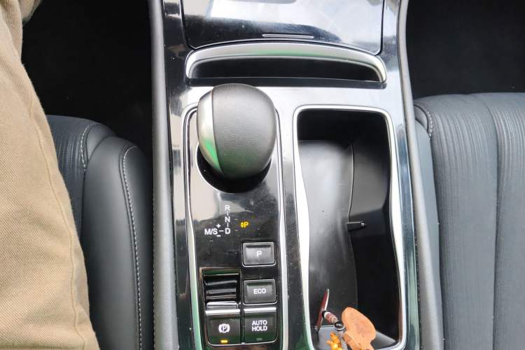 Used GAC Trumpchi GA6 2022 270T Automatic Elite Edition Gear Lever