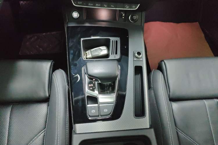 Used Audi Q5L 2022 Updated 45T Luxury Dynamic Version
