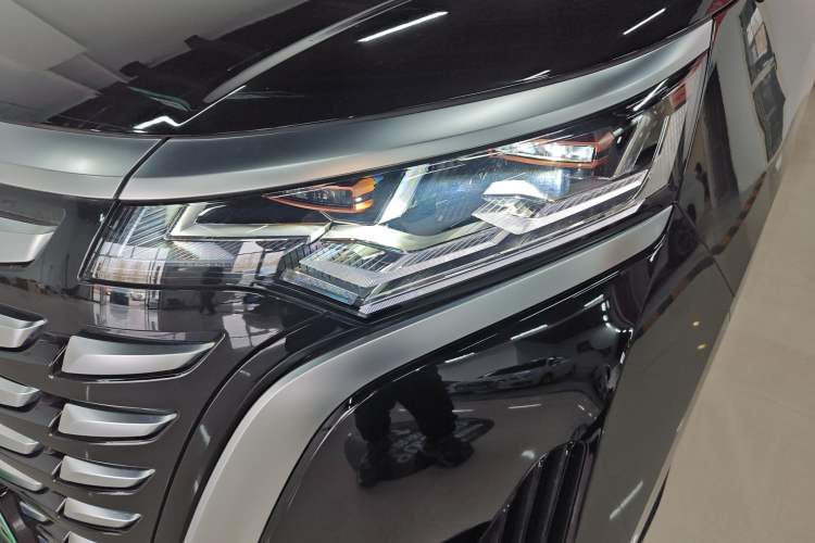 Used Denza D9 2024 DM-i 1050 Luxury Model