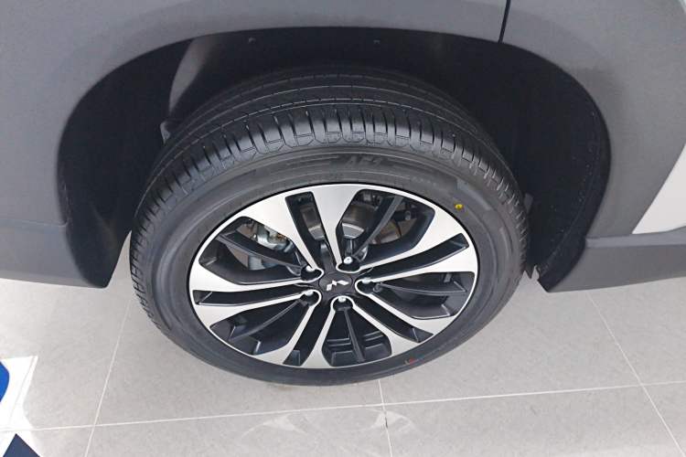 Used Wuling Xingguang 560 New Energy 2026 Model, Plug-in Hybrid, 125 km, Luxury Version Right Rear Wheel Hub