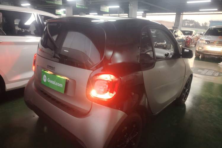 Used smart fortwo 2015 1.0L 52 kW hardtop Dynamic version