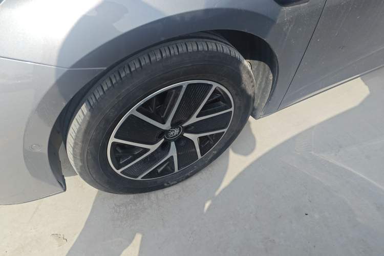 Used BYD Qin L 2025 DM-i Smart Drive 120KM Leading Model
