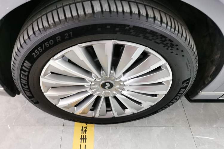 Used ONVO Luxeed L90 2025 Model—Max Six-Seater Version