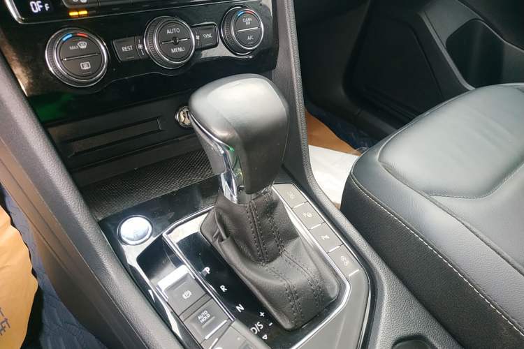 Used Volkswagen Tiguan L 2019 Revised 330TSI Automatic Two-Wheel Drive Smart & Luxury Edition China VI Standard