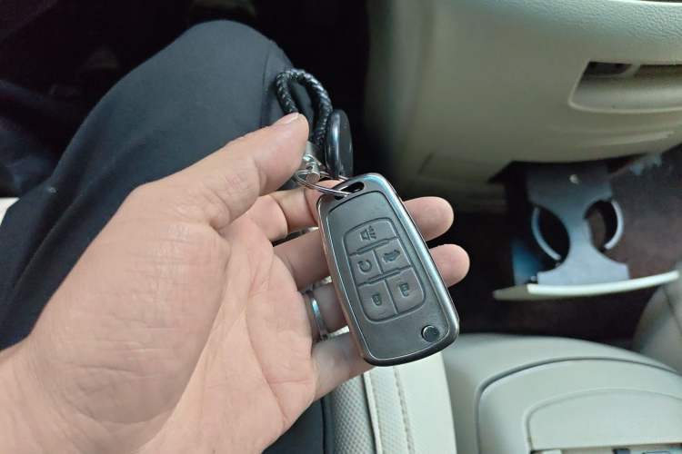 Used Buick GL8 2017 25S Luxury Version China V Standard Vehicle Key