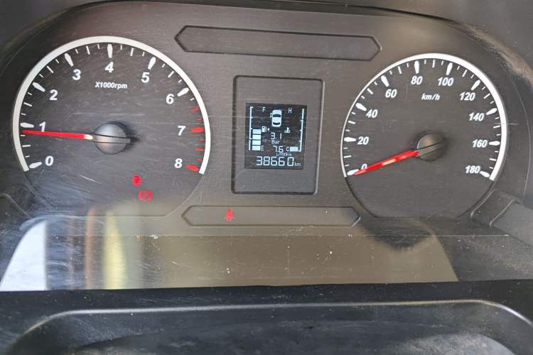 Used FORTHING Lingzhi 2022 M5 1.6L Practical 7-Seater Odometer Close Up